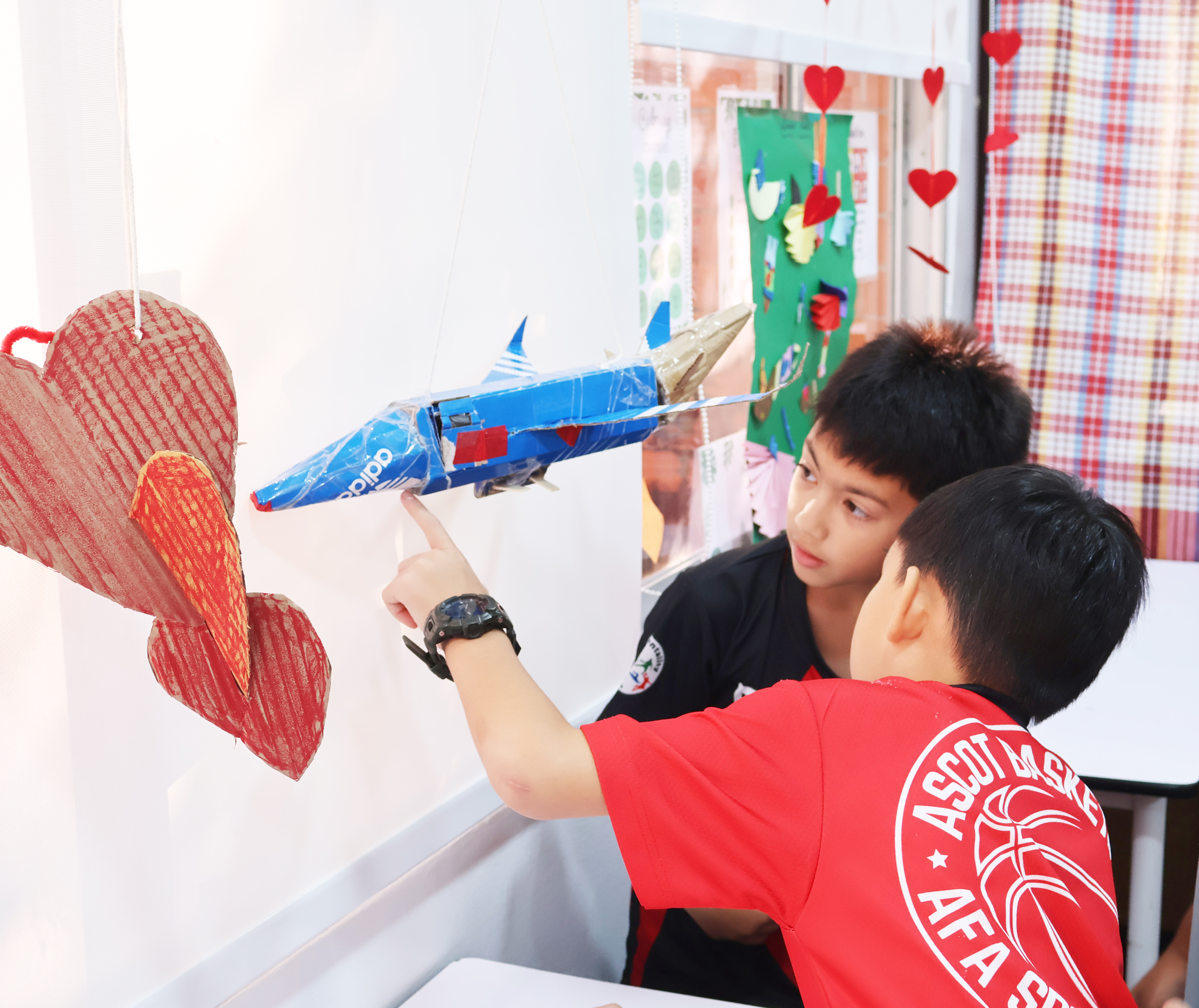 PYP student learning science - Primary years programme at ascot