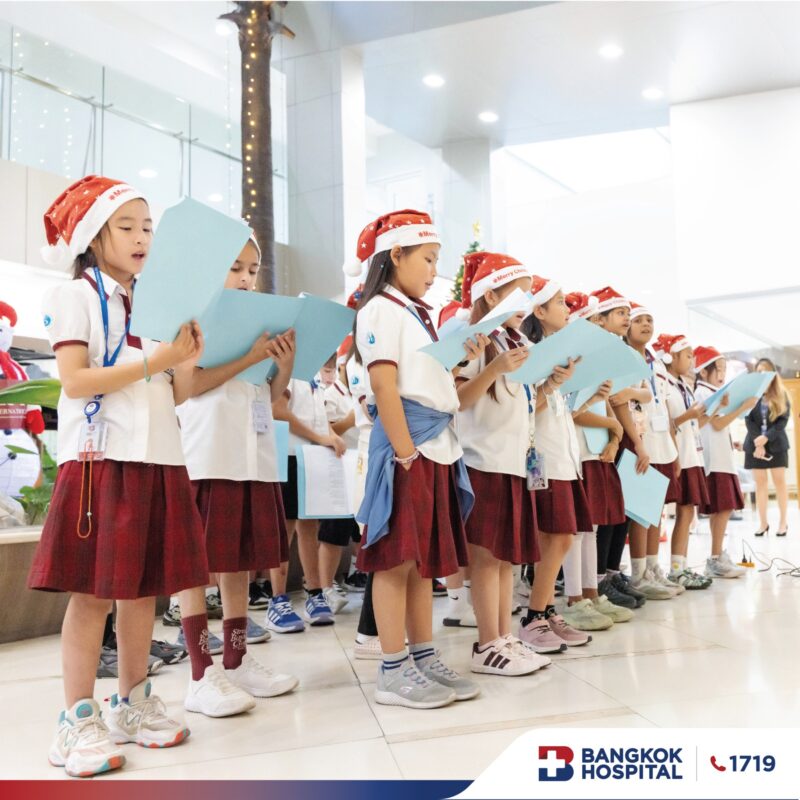 Year 4 students share Christmas joy with a carol performance at Bangkok Hospital - (4)