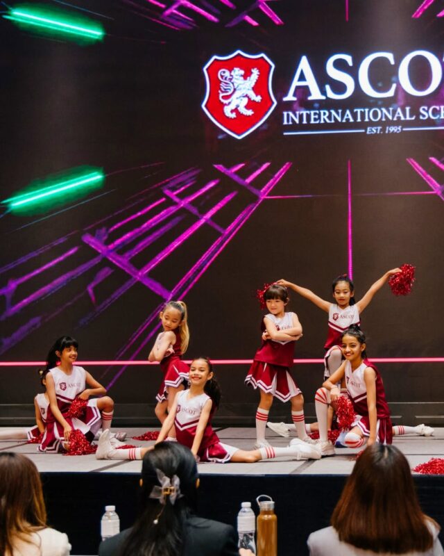 Ascot Cheerleader Team (4)