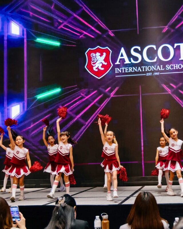 Ascot Cheerleader Team (5)