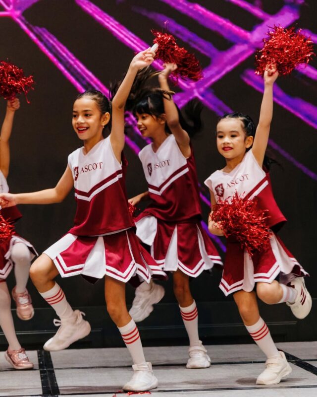 Ascot Cheerleader Team (9)