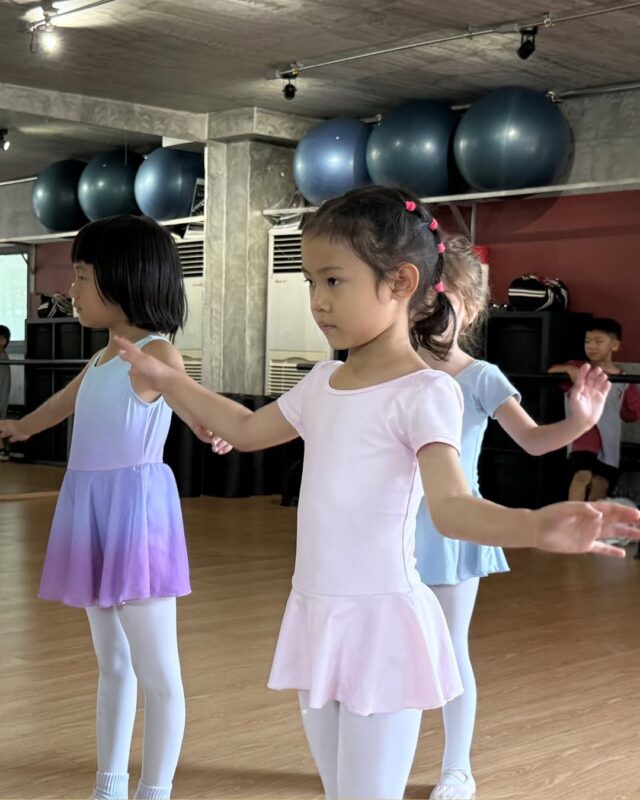 Ballet Class at Ascot (7)